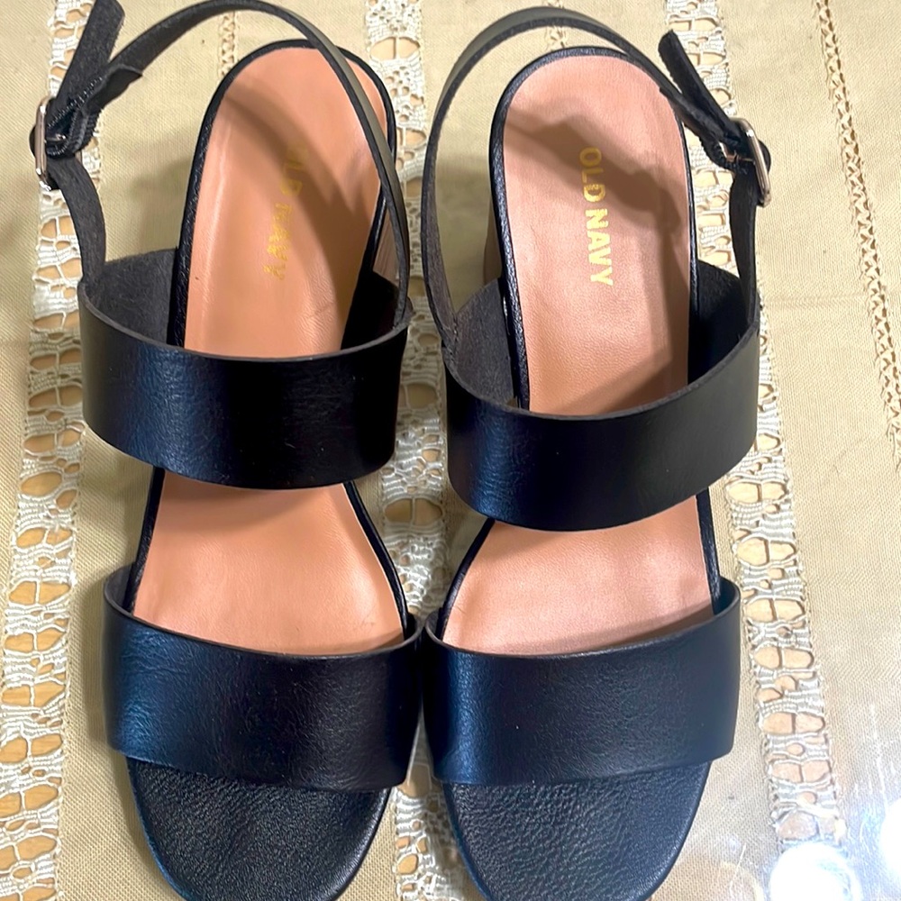 Old Navy Women's Strappy Block Heel Sandals size 7 Black